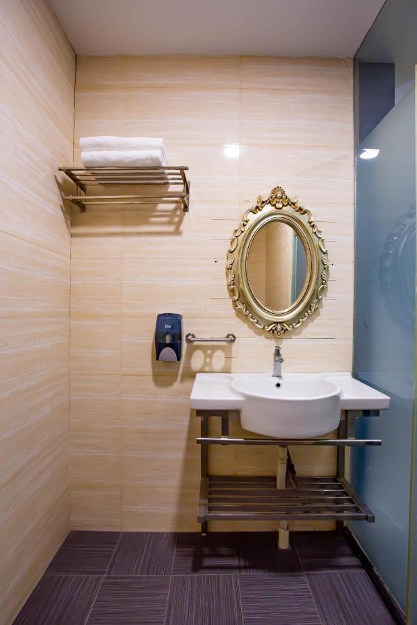 Beez Hotel Куала-Лумпур Екстер'єр фото